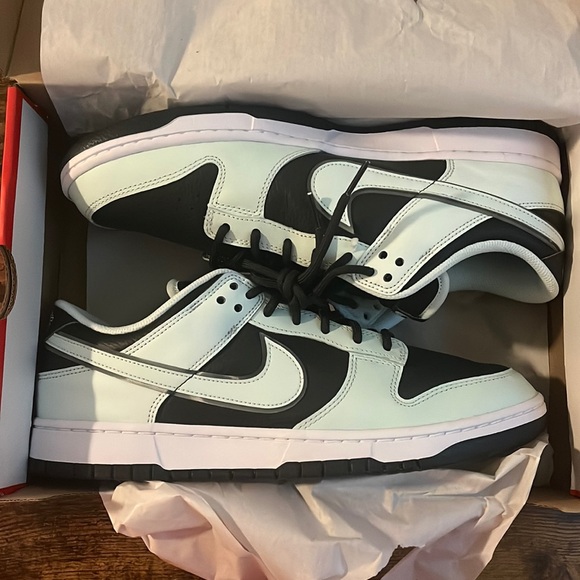 NIKE DUNK LOW RETRO PRM
DK SMOKE GREY/BARELY GREEN - Picture 5 of 10